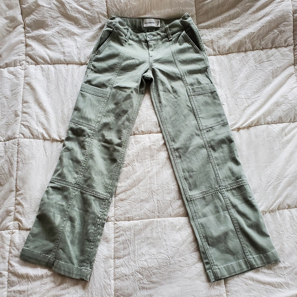 abercrombie kids low rise baggy cargo pants Size 7/8 Long